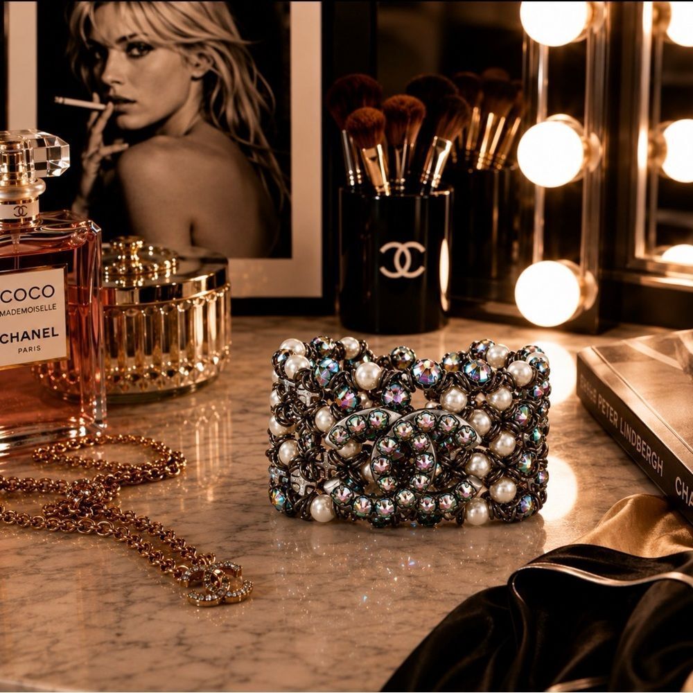 🤩 *Magnificent* AUTHENTIC Chanel Strass & Faux Pearl CC Bracelet 🥰